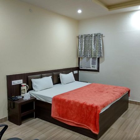 Oyo 60976 Hotel Shree Ji Morena Eksteriør billede
